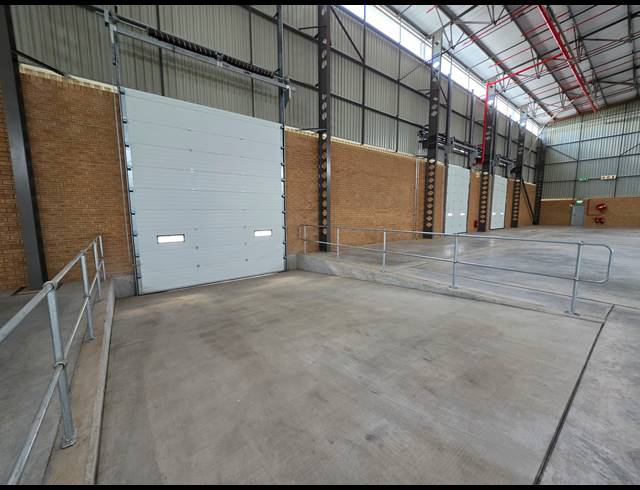 3,107M² WAREHOUSE TO LET IN AIRPORT PARK